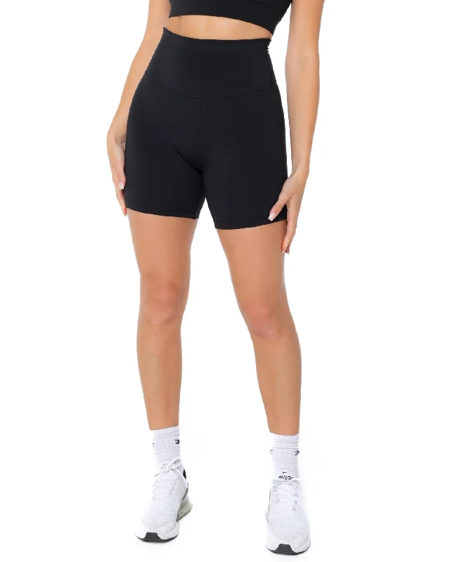 Aura Scrunch Shorts - Black