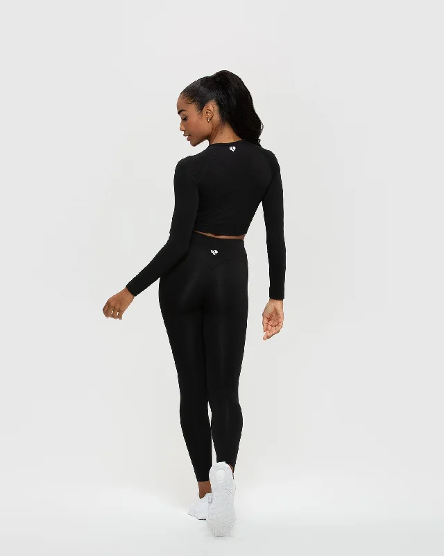 Essential Long Sleeve Crop Top | Black